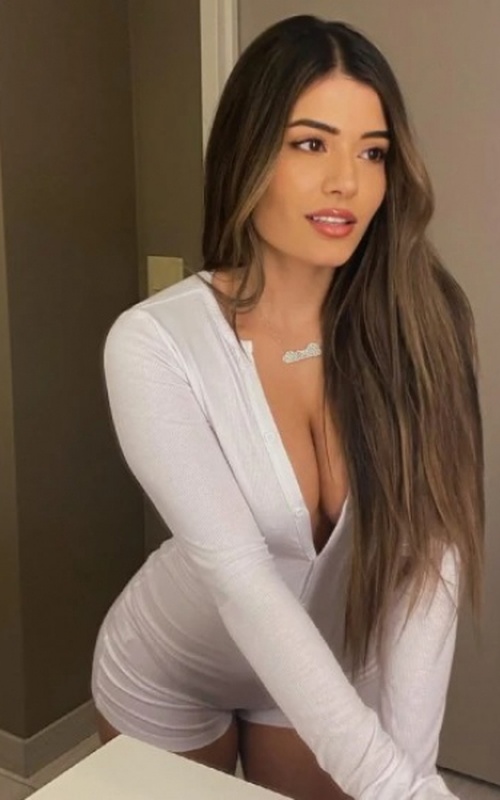 Experience Unforgettable Moments with Sapphire Rain Escort Services 2 Mis Fotos