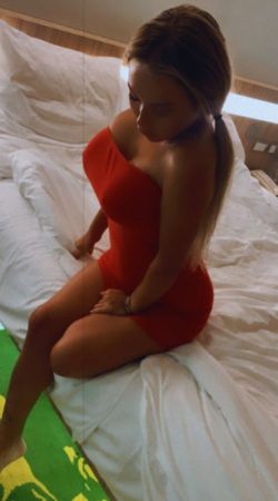 Experience Unforgettable Moments with Sienna Lux Tonight