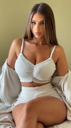 Experience Unforgettable Moments with Vanessa Wolf by Your Side