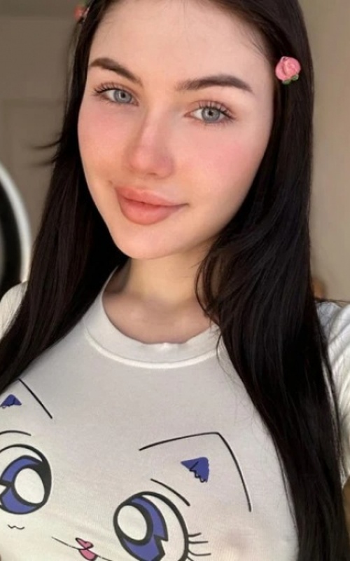 Experience Unforgettable Moments with Angel Scarlet Tonight